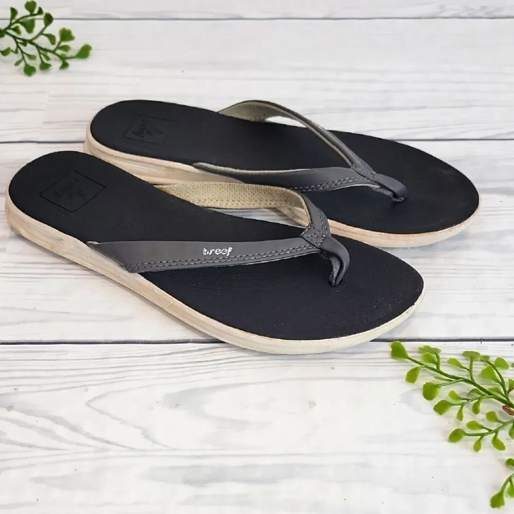 Reef Women's Black Flip Flops Size S